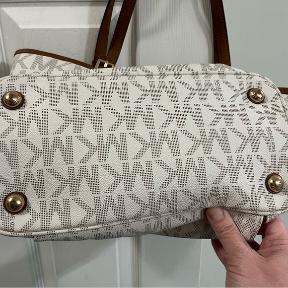Michael Kors authentic tote - Picture 9 of 10